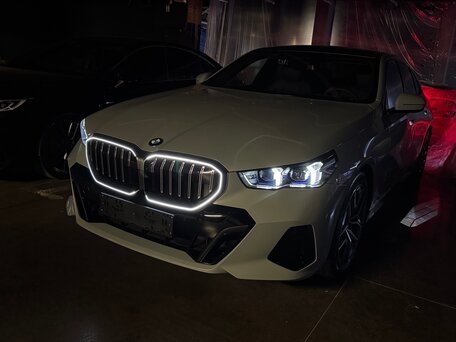 2025 BMW 5 серии 523d xDrive VIII (G60/G61/G68), серый, 8950000 рублей, вид 1