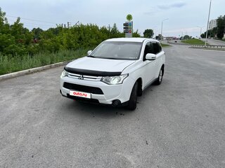 2013 Mitsubishi Outlander III, белый, 1150000 рублей, вид 3