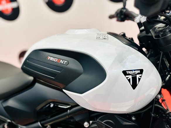 2026 Triumph Trident 660, серый, 1050000 рублей - вид 22