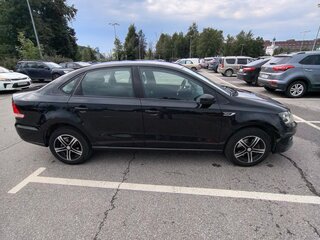 2018 Volkswagen Polo V Рестайлинг, чёрный, 1000000 рублей, вид 3