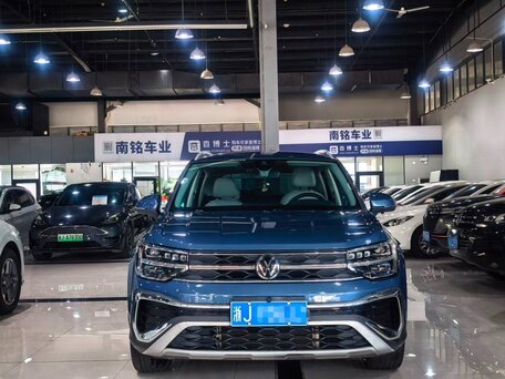 2023 Volkswagen Tharu 300 TSI I Рестайлинг, синий, 3420000 рублей, вид 2