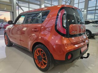 2017 Kia Soul II Рестайлинг, оранжевый, 1273000 рублей, вид 3