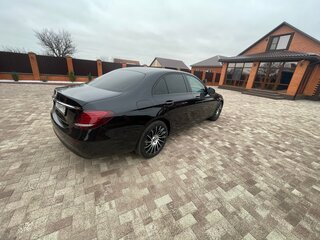 2017 Mercedes-Benz E-Класс 200 V (W213, S213, C238), чёрный, 2850000 рублей, вид 3