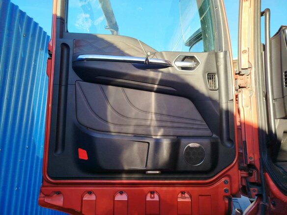 2023 Sinotruk Sitrak C7H, оранжевый, 4007000 рублей - вид 9