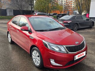2013 Kia Rio 5-speed III, красный, 830000 рублей, вид 2