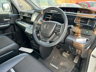 2017 Honda Stepwgn Spada V Рестайлинг, белый, 2200000 рублей, вид 5