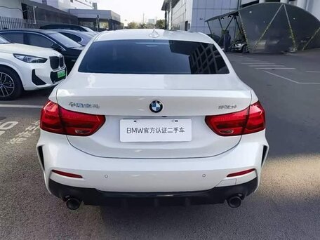 2023 BMW 1 серии 120i III (F52) Рестайлинг, белый, 1890000 рублей, вид 3
