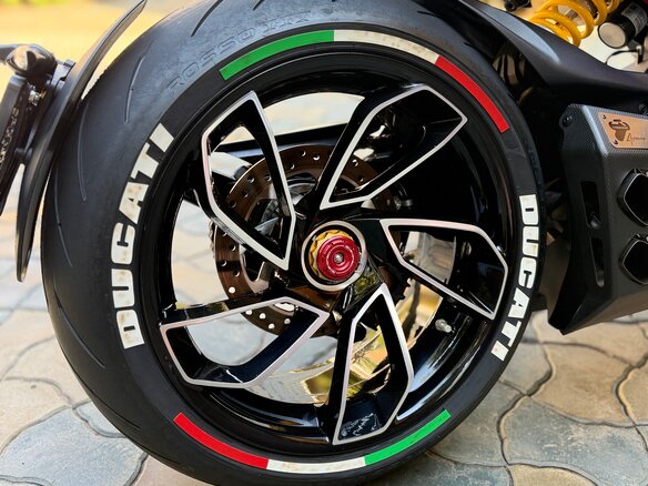 2024 Ducati Diavel V4, красный, 3100000 рублей - вид 14