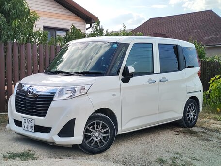 2019 Toyota Roomy I, белый, 950000 рублей, вид 1