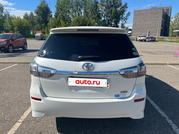 2014 Toyota Wish II Рестайлинг, белый - вид 3