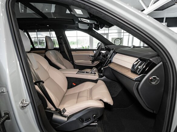 2026 Volvo XC90 B5 II Рестайлинг 2, серый, 13950000 рублей - вид 10