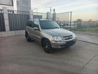 2013 Chevrolet Niva I Рестайлинг, серый, 395000 рублей, вид 1