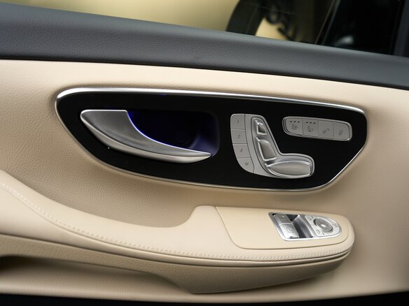 2026 Mercedes-Benz V-Класс 300 d экстра длинный III (W447) Рестайлинг 2, чёрный - вид 20