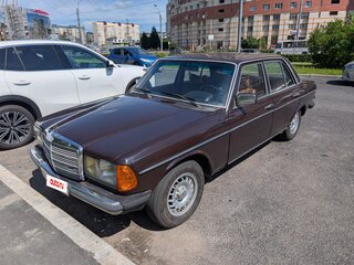 1980 Mercedes-Benz W123 200 4-speed, коричневый, 600000 рублей, вид 1