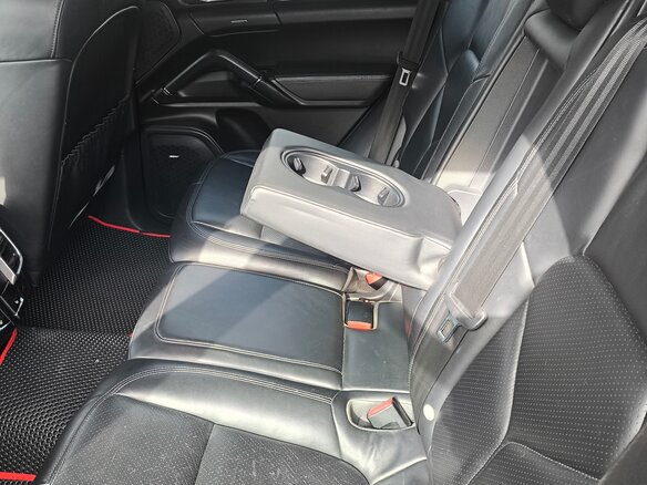 2011 Porsche Cayenne II (958), чёрный, 2050000 рублей - вид 4