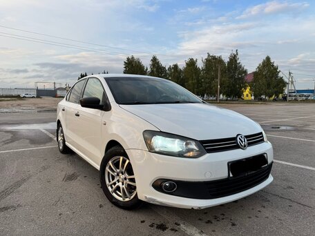 2014 Volkswagen Polo V, белый, 650000 рублей, вид 3