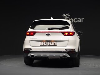 2021 Kia Sportage IV Рестайлинг, белый, 1900000 рублей, вид 4