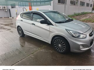 2012 Hyundai Solaris I, серебристый, 850000 рублей, вид 2