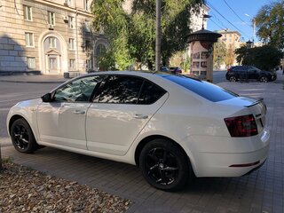 2018 Skoda Octavia III (A7) Рестайлинг, белый, 1850000 рублей, вид 2