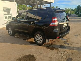 2016 Toyota Land Cruiser Prado 6-speed 150 Series Рестайлинг 1, чёрный, 3320000 рублей, вид 4