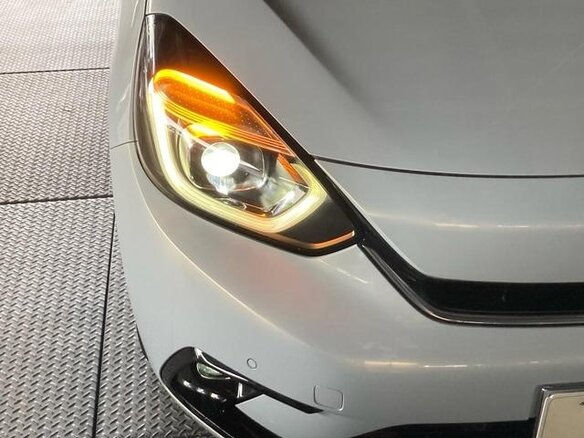 2022 Honda Fit IV, серебристый, 985000 рублей - вид 2