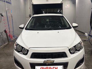 2013 Chevrolet Aveo II, белый, 650000 рублей, вид 2