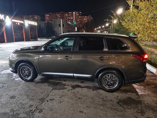 2015 Mitsubishi Outlander III Рестайлинг, коричневый, 1700000 рублей, вид 5
