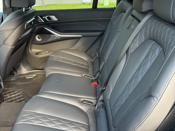 2025 BMW X7 M60i I (G07) Рестайлинг, серый, 17500000 рублей - вид 13