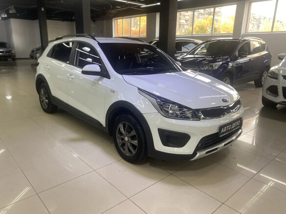 2020 Kia Rio X-Line IV, белый, 1651000 рублей - вид 2