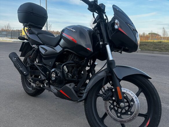 2022 Bajaj Pulsar 180, чёрный, 151000 рублей - вид 5