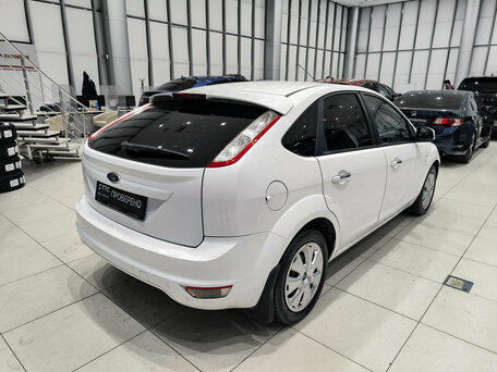 2011 Ford Focus II Рестайлинг, белый, 399000 рублей, вид 5