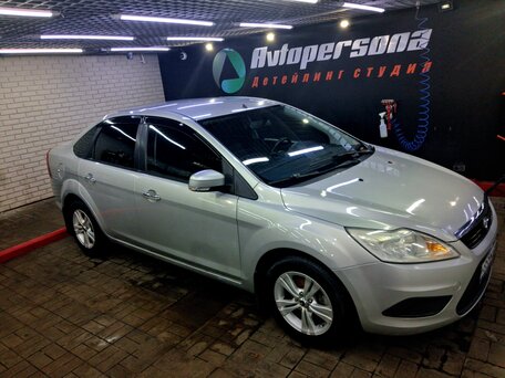 2010 Ford Focus II Рестайлинг, серебристый, 620000 рублей, вид 5