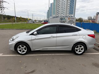2011 Hyundai Solaris I, серебристый, 750000 рублей, вид 4