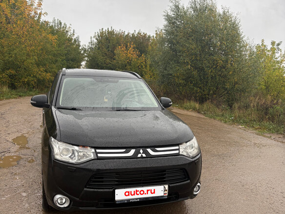 2013 Mitsubishi Outlander III, чёрный - вид 3