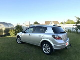 2009 Opel Astra H Рестайлинг, белый, 480000 рублей, вид 2