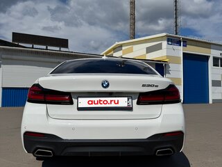 2021 BMW 5 серии 530e VII (G30/G31/G38) Рестайлинг, белый, 4350000 рублей, вид 4