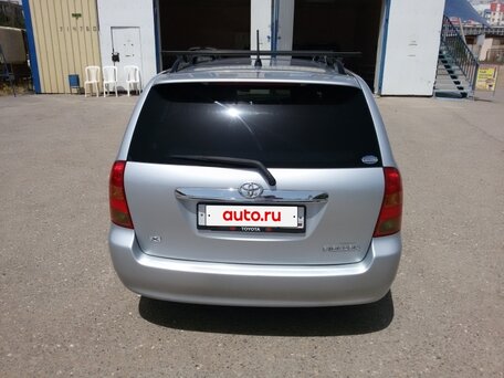2003 Toyota Corolla Fielder IX (E120, E130), серебристый, 625000 рублей, вид 4