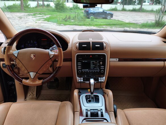 2009 Porsche Cayenne Diesel I Рестайлинг (957), коричневый, 1720000 рублей - вид 8