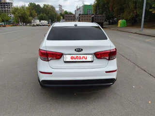 2017 Kia Rio III Рестайлинг, белый, 570000 рублей, вид 4