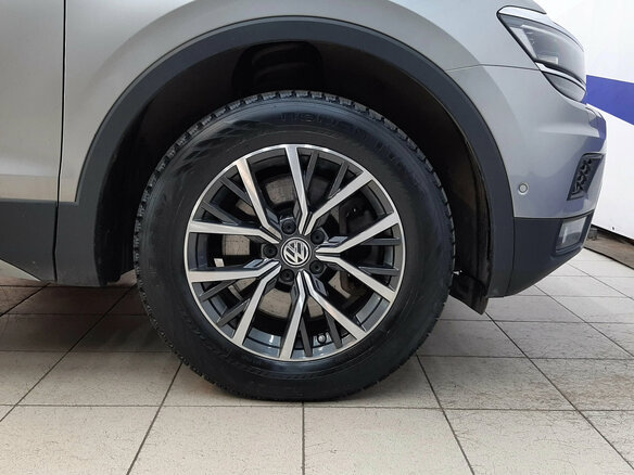 2018 Volkswagen Tiguan II, серебристый - вид 12