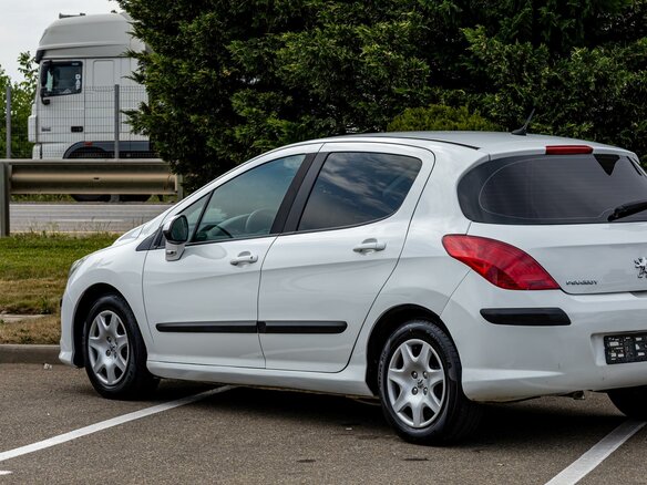 2008 Peugeot 308 I, белый, 595000 рублей - вид 8