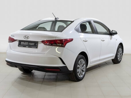 2022 Hyundai Solaris II Рестайлинг, белый, 1360000 рублей, вид 5