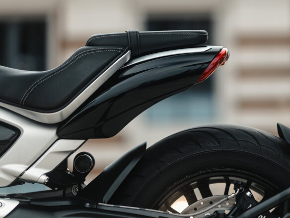 2023 Triumph Rocket 3, серебристый, 2490000 рублей - вид 16