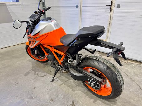2022 KTM 1290 Super Duke R, оранжевый, 1599000 рублей, вид 3