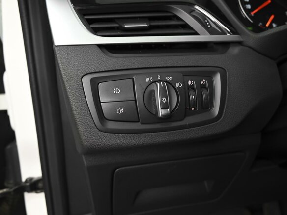 2021 BMW X1 18i sDrive II (F48) Рестайлинг, белый, 2999000 рублей - вид 21