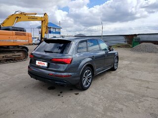 2024 Audi Q7 45 TFSI II (4M) Рестайлинг 2, серый, 9150000 рублей, вид 3