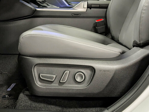 2025 Toyota RAV4 VI (XA60), белый, 4430500 рублей - вид 14