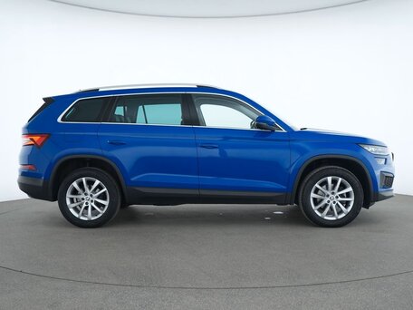 2022 Skoda Kodiaq I Рестайлинг, синий, 3550000 рублей, вид 4