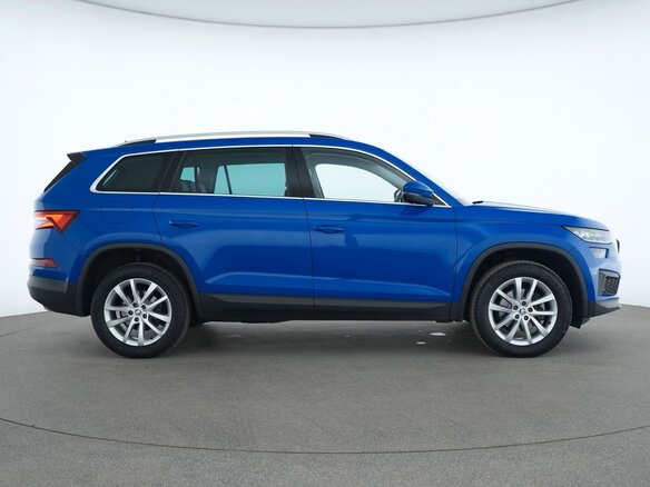 2022 Skoda Kodiaq I Рестайлинг, синий, 3200000 рублей - вид 3