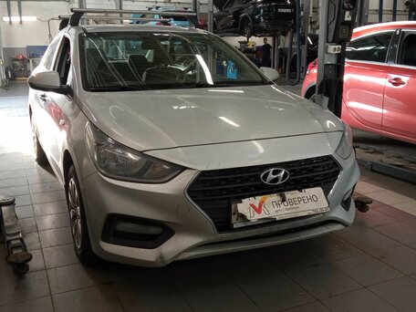 2018 Hyundai Solaris II, серебристый, 699000 рублей, вид 1